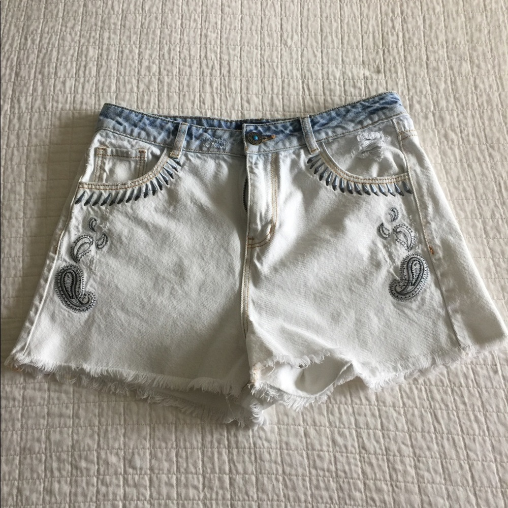 EUC Desigual white/ombré shorts w/embroidery